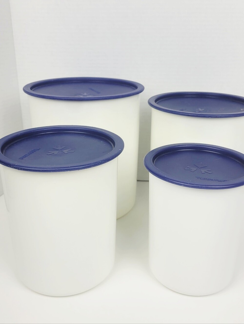 Vtg 90s~Tupperware One Touch Canisters~2416B~2418B~2420D~2422B~White w/Blue Lids